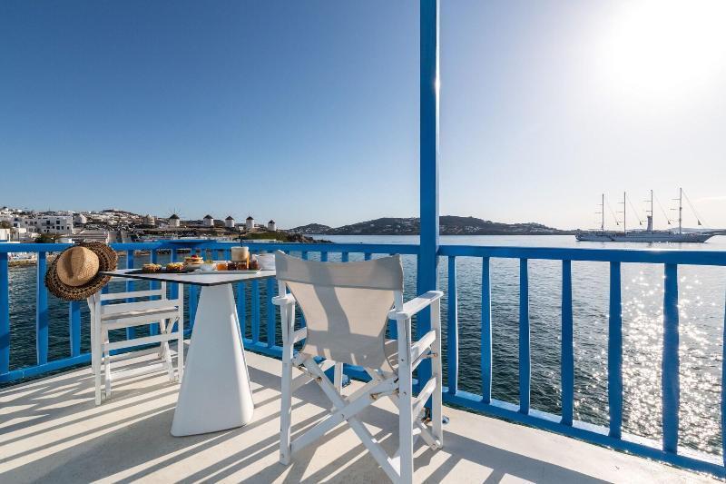 Bluetopia Suites Mykonos Town Екстер'єр фото